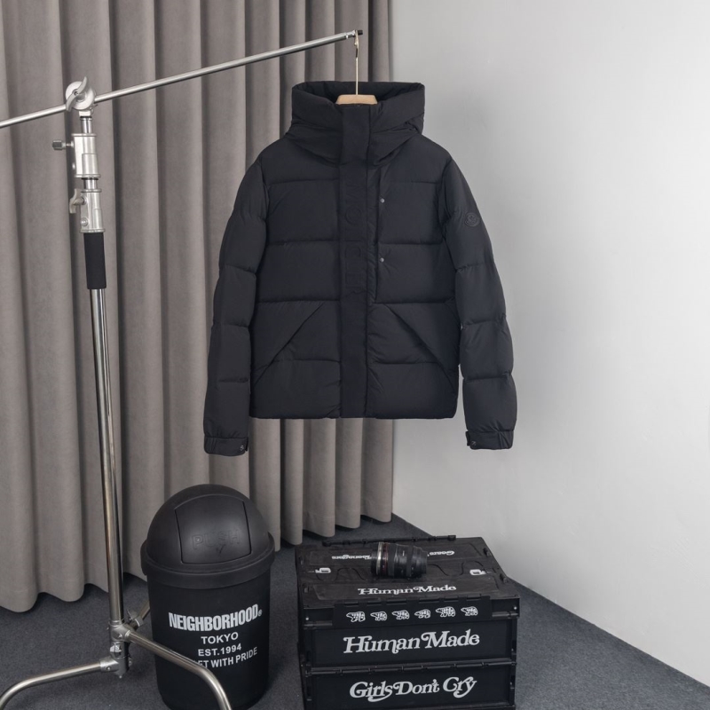 G*u*i down coat